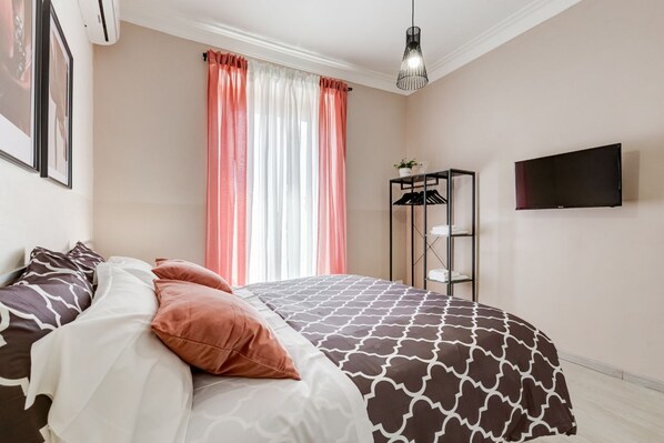 3 chambres, fer et planche à repasser, Wi-Fi, draps fournis