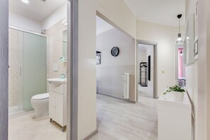 Shower, free toiletries, hair dryer, towels