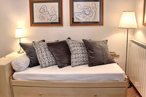 2 bedrooms, desk, iron/ironing board, travel crib