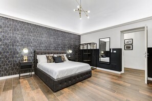 2 habitaciones, tabla de planchar con plancha y cuna de viaje 