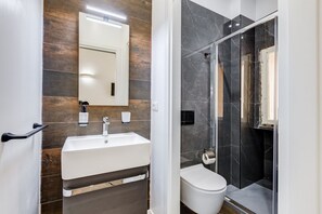 Douche, bidet, shampoing