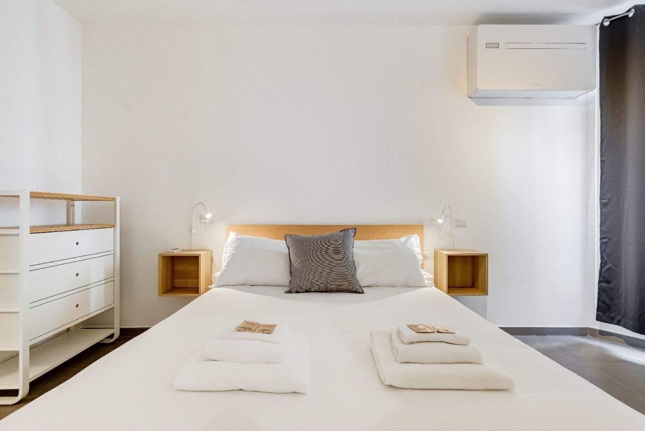 1 dormitori, planxa i posts de planxar, wifi i roba de llit 