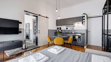 Fer et planche à repasser, lit parapluie, Wi-Fi, draps fournis