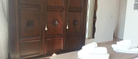2 bedrooms, desk, iron/ironing board, travel crib