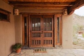 Exterior detail - Boulder Ridge Ranch: Luxury lodging for up to six (Terlingua)