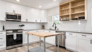 Coffee/tea maker, fridge, microwave, oven