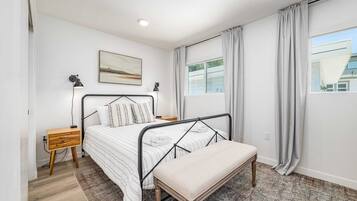 3 slaapkamers, een bureau, reisbedje, wifi