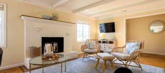 Pleasure Point Getaway with hot tub, dog friendly!