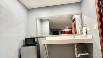 Standard Room, 1 King Bed, Non Smoking | Mini fridge