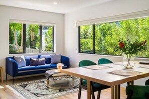 Dining - The Perfect Spacious 2BR Getaway | Netflix + WiFi (Auckland North Shore)