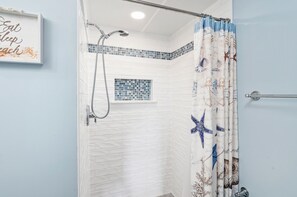 Douche, serviettes fournies