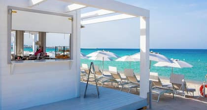 Villa Dune for 12 people right in front the sandy beach