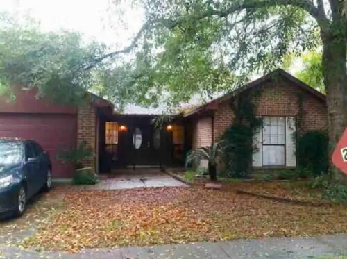 The Hideaway 4B/2B House- 10min drive from IAH
