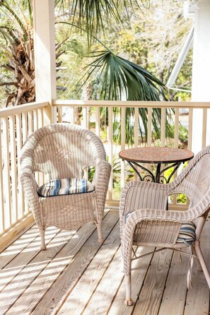 Unclassified image, 4 of 56, button