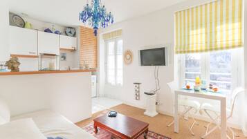 1 chambre, fer et planche Ă repasser