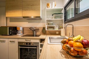 Kühlschrank, Mikrowelle, Ofen, Geschirrspüler