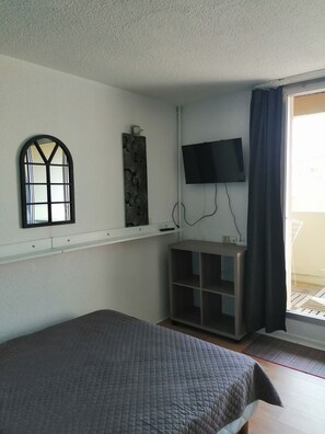 1 bedroom, iron/ironing board, bed sheets - Studio Centre Port Cap d'Agde (Cap4) (Agde)