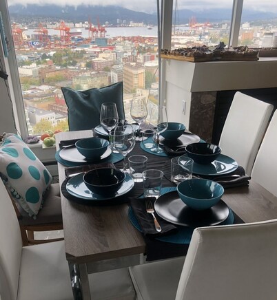 2 bedroom/bath sleeps 4, panoramic ocean view downtown 2 minute walk WORLD CUP