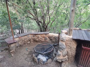 Property grounds - Adorable unique guest house - African bush feel. (Broederstroom)