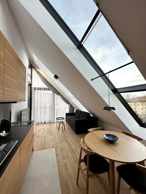 Appartement Confort, 1 chambre, vue sur la montagne, dans la tour | Salle de séjour | Téléviseur connecté de 40 po avec télévision numérique, téléviseur