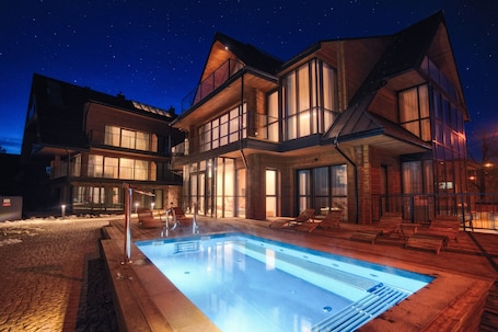 Seasonal outdoor pool, open 9:00 AM to 8:00 PM, sun loungers