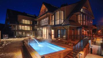 Seasonal outdoor pool, open 9:00 AM to 8:00 PM, sun loungers