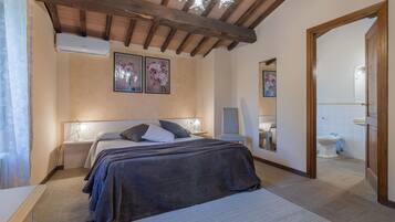 7 bedrooms, iron/ironing board, WiFi, bed sheets