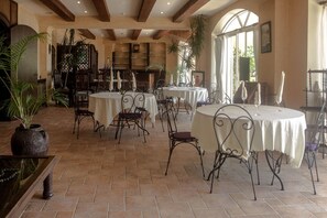 Daily local cuisine breakfast for a fee - Quartier Suisse Hotel (Broumana)