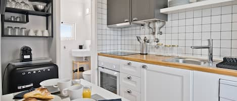 Fridge, microwave, oven, dishwasher