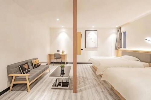 Changee Hotel (Haikou Qilou Old Street Nanya Plaza)