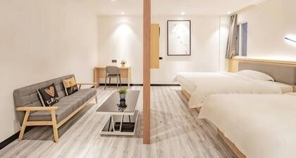 Changee Hotel (Haikou Qilou Old Street Nanya Plaza)