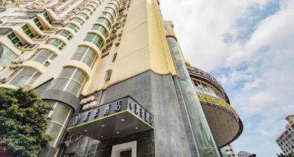 Changee Hotel (Haikou Qilou Old Street Nanya Plaza)