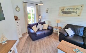 Smart TV, DVD player, ping pong - Beautiful Family Cottage, short walk to beach and leisure facilities.  (Filey)