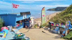 Beach nearby - Beautiful Family Cottage, short walk to beach and leisure facilities.  (Filey)