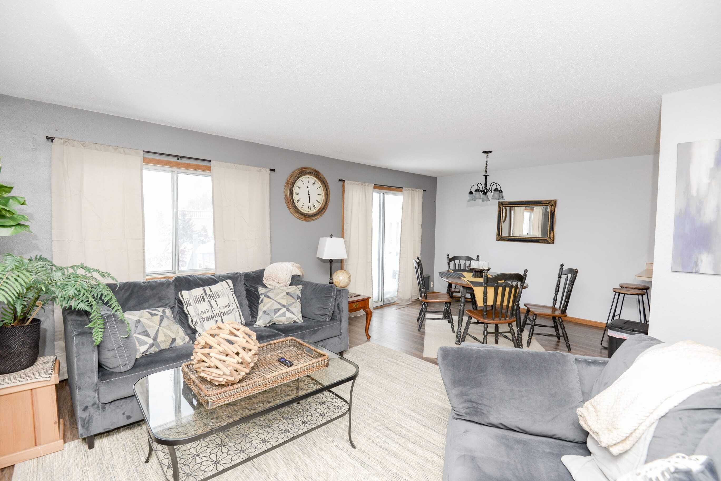 Televisión y oficina 