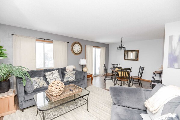 Televisión y oficina 