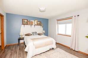 3 habitaciones, tabla de planchar con plancha, wifi y ropa de cama 