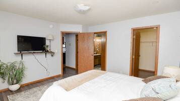 3 chambres, fer et planche à repasser, Wi-Fi, draps fournis