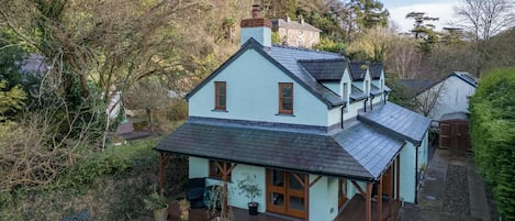 المنشأة من الخارج