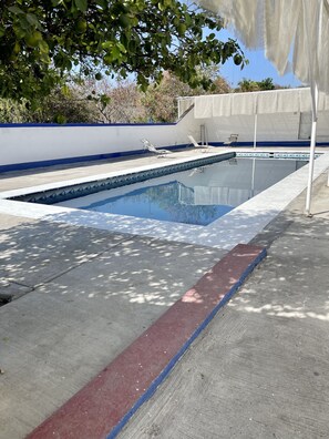 2 outdoor pools