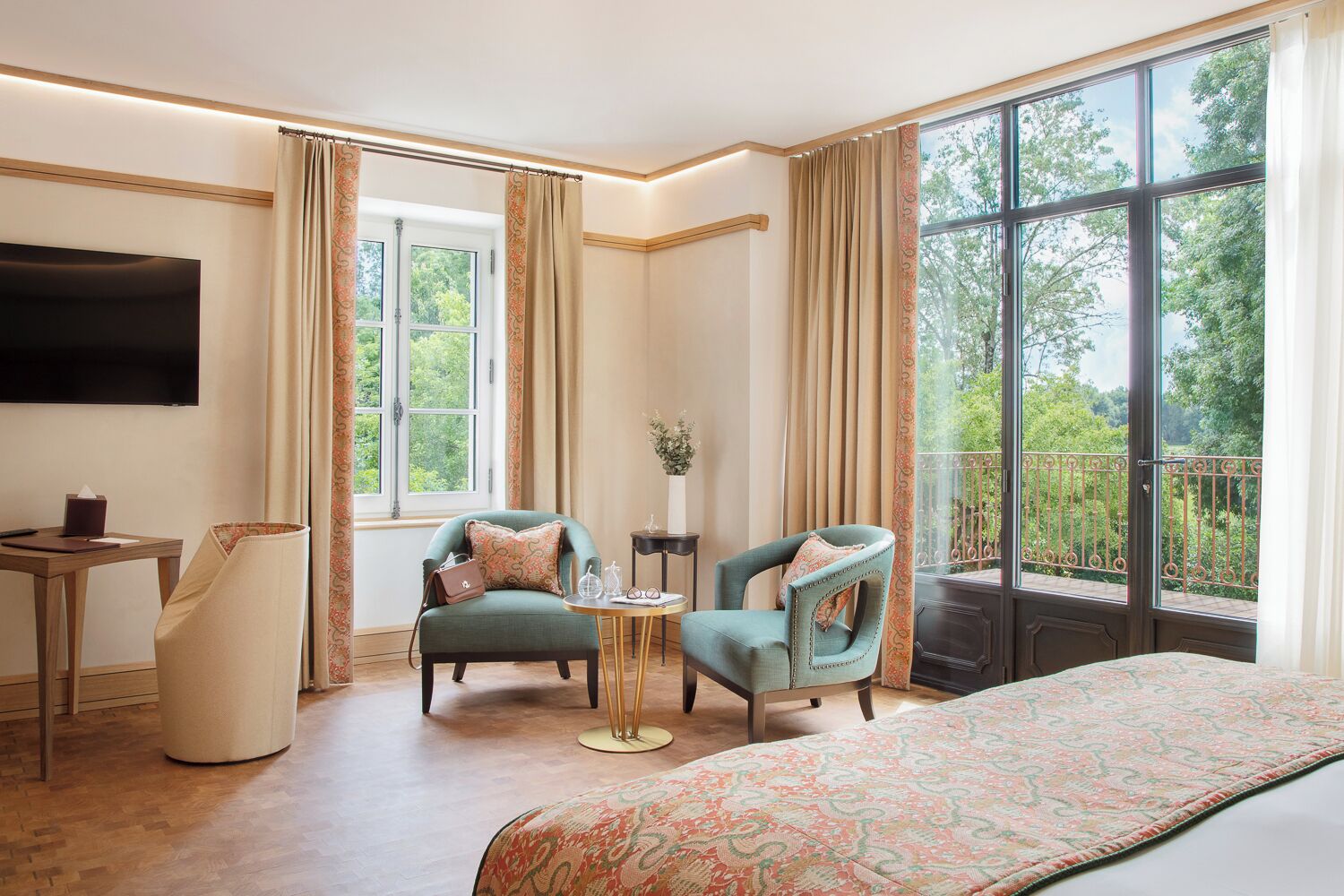 Minibar, coffres-forts dans les chambres, décoration personnalisée