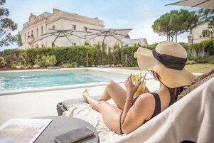 季节性开放的室外游泳池