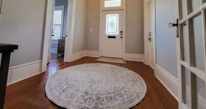 Private Room in The Cottage on 5th in Downtown Eastman