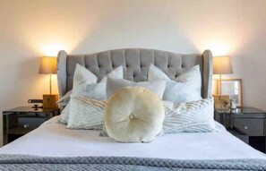 2 bedrooms, in-room safe, iron/ironing board, free WiFi