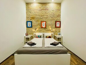 1 habitación, escritorio, tabla de planchar con plancha y wifi gratis 