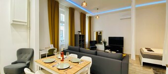 Chic Luxury Central Studio with A/C - Tropical House