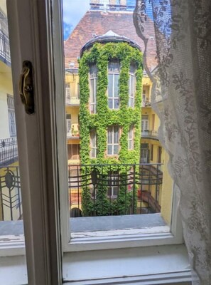 Interior - Large Peaceful 1BR Central Apt A/C - Yellow House (Budapest)