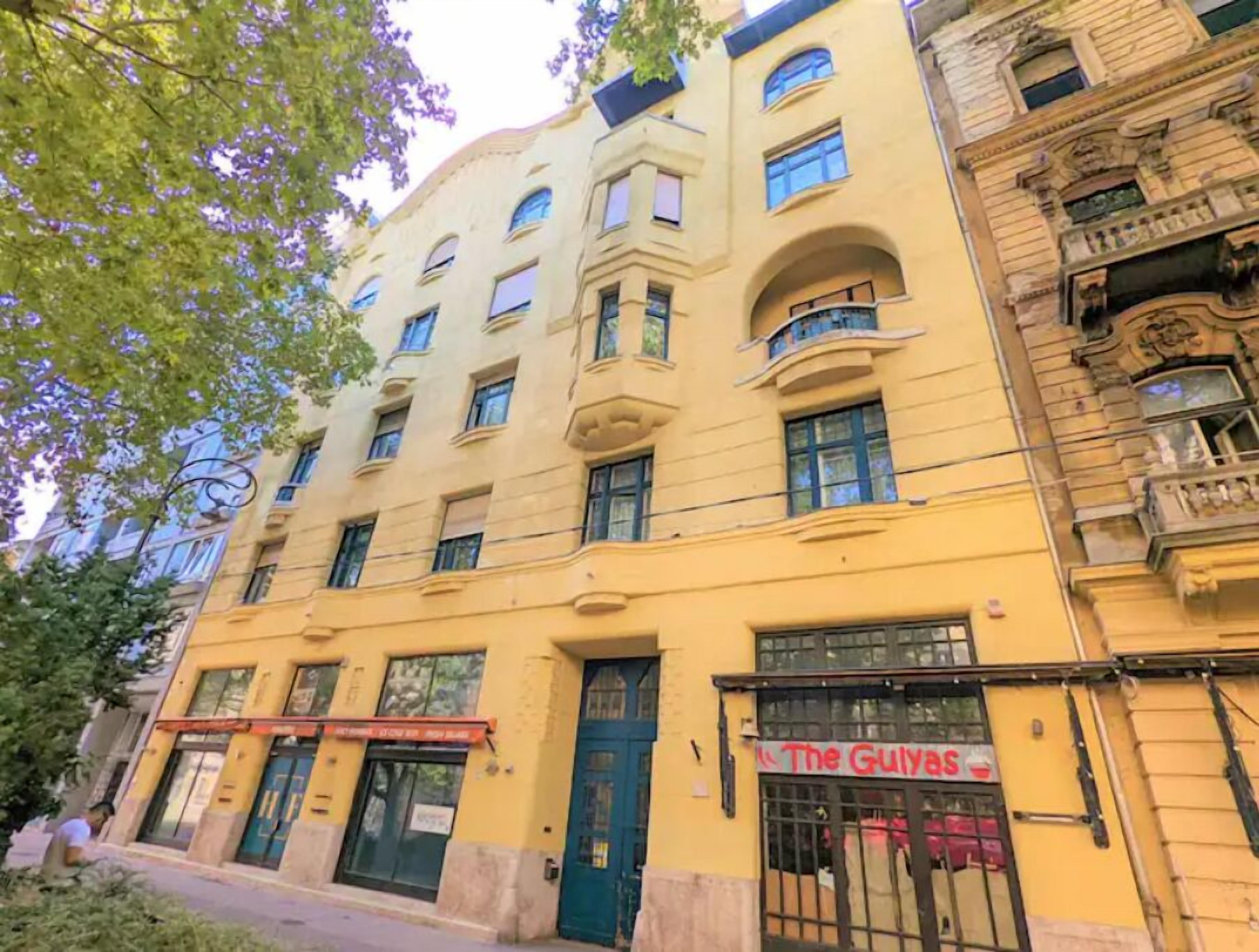 A yellow building with a sign reading "The Gulvas."
