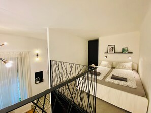 2 slaapkamers, een bureau, een strijkplank/strijkijzer, gratis wifi