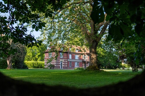 In the heart of the Pays d'Auge, a charming little house...